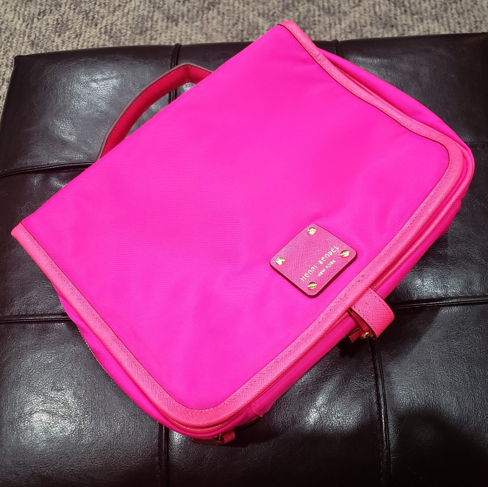 HOLD FIRM Henri bendel Hanging Travel bag
